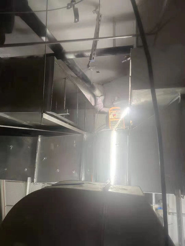 通風(fēng)管道安裝那些事：夜深人靜，總有一些平凡的人在做著不平凡的事情
