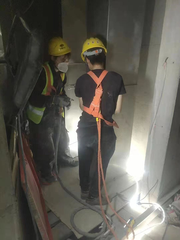 通風(fēng)管道安裝那些事：夜深人靜，總有一些平凡的人在做著不平凡的事情
